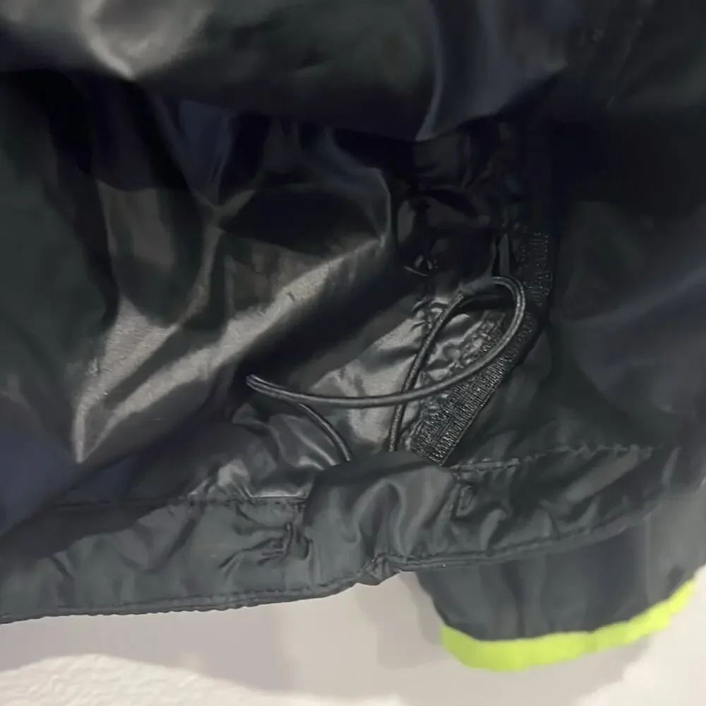 Nike Lightweight Slick Rain‎ Jacket | Adult Medium